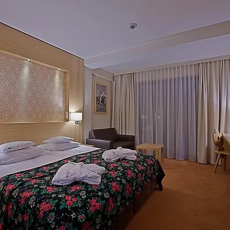 Bukovina فندق بوكافينا تترايسكا