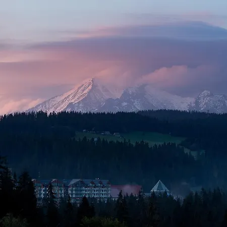Bukovina فندق بوكافينا تترايسكا